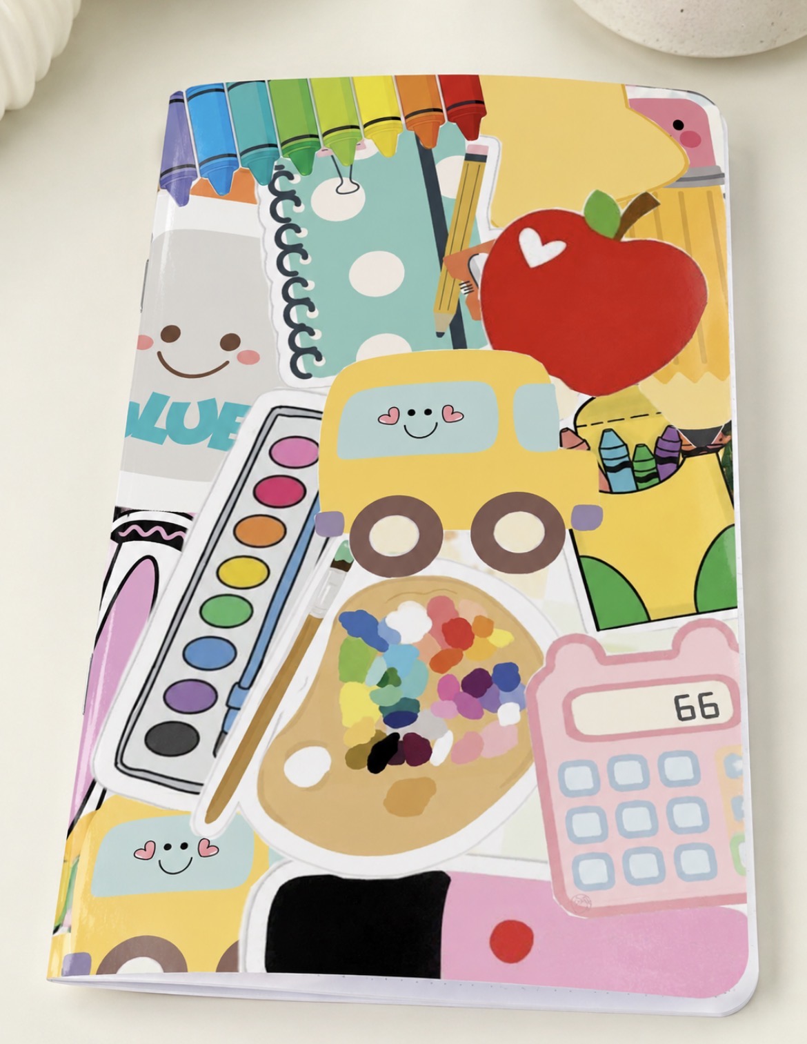 Diseño con útiles escolares